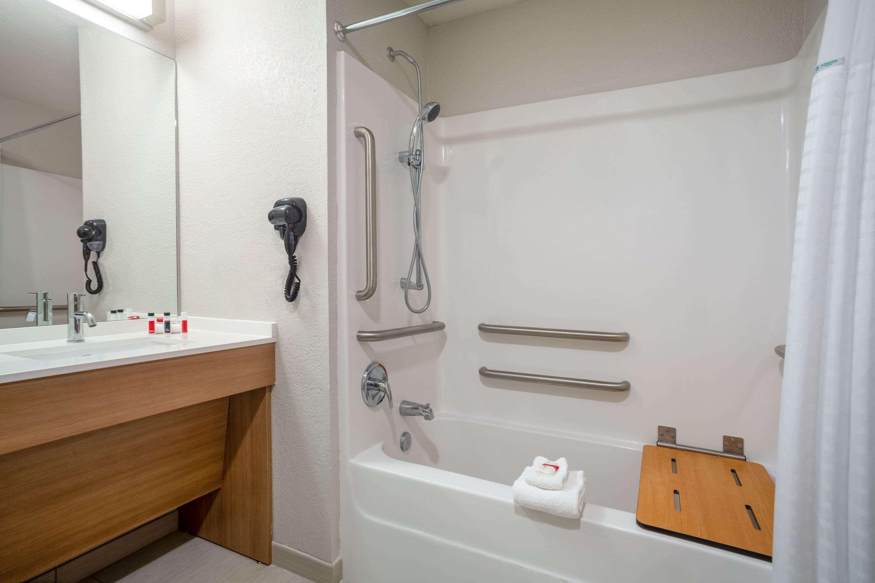 Microtel Inn & Suites By Wyndham Liberty/Ne Kansas City Area Екстер'єр фото